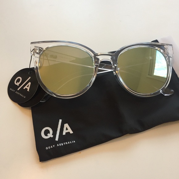 Quay • Like WOW Clear Mirrored Sunglasses - Picture 3 of 5